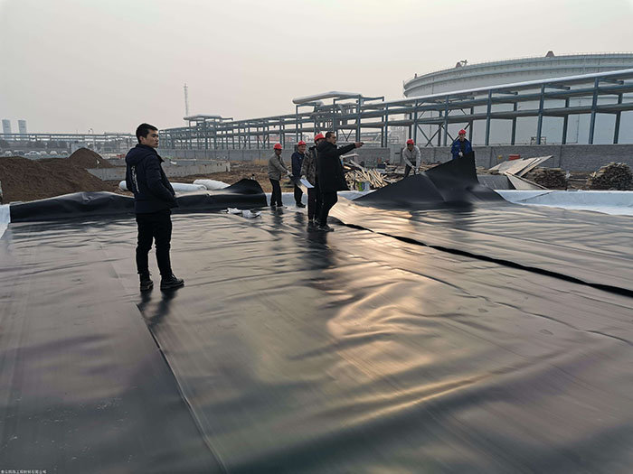 土工膜的使用年限和性能。